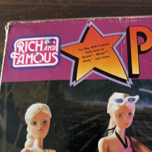 Rich and Famous Poolside Party playset for Barbie dolls - Picture 11 of 11